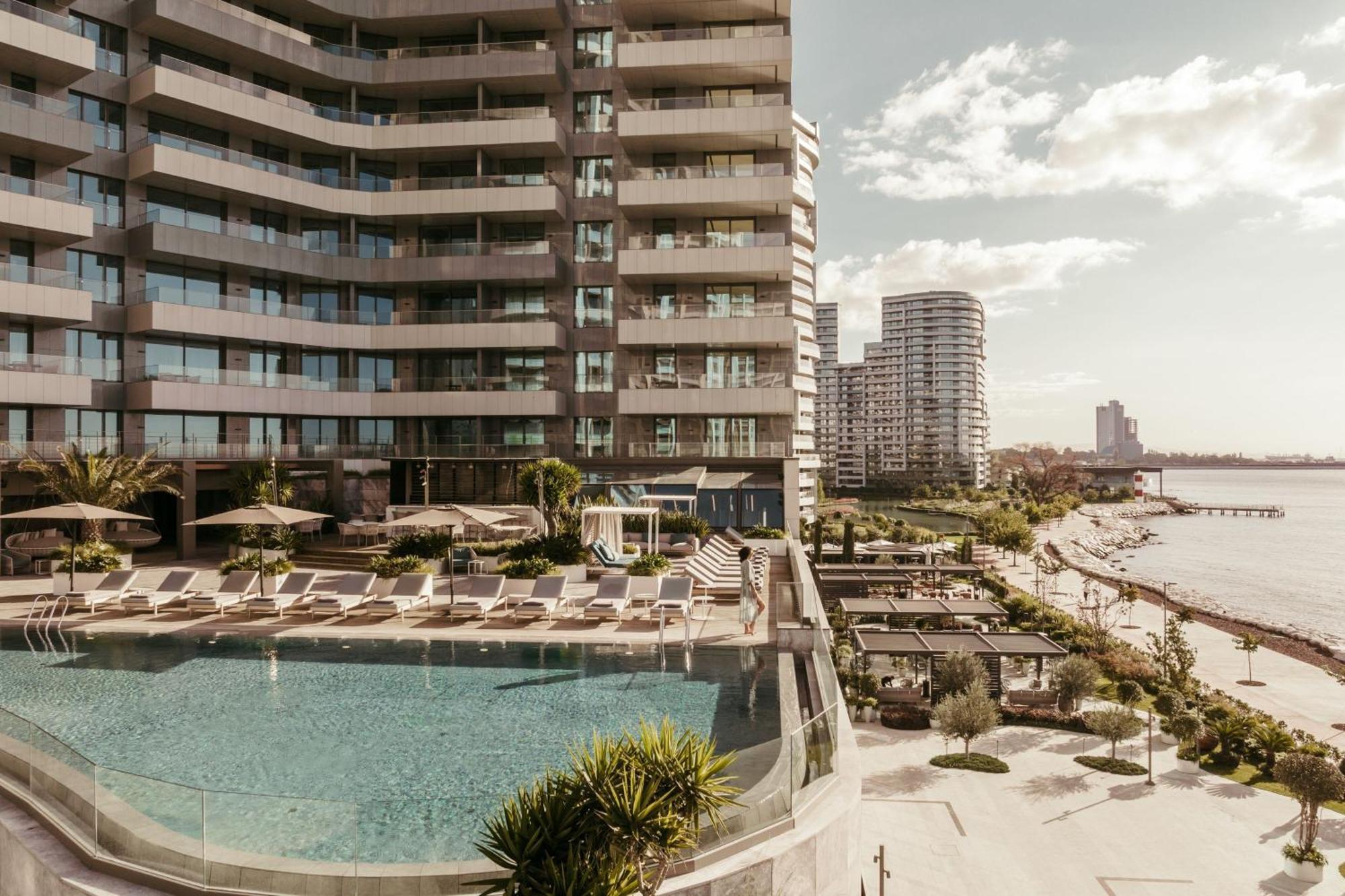 Jw Marriott Hotel Istanbul Marmara Sea Екстериор снимка The pool at the Ritz-Carlton, South Beach