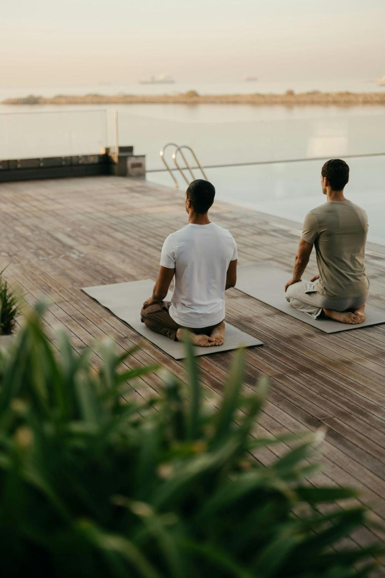 Jw Marriott Hotel Istanbul Marmara Sea Екстериор снимка Two men meditating
