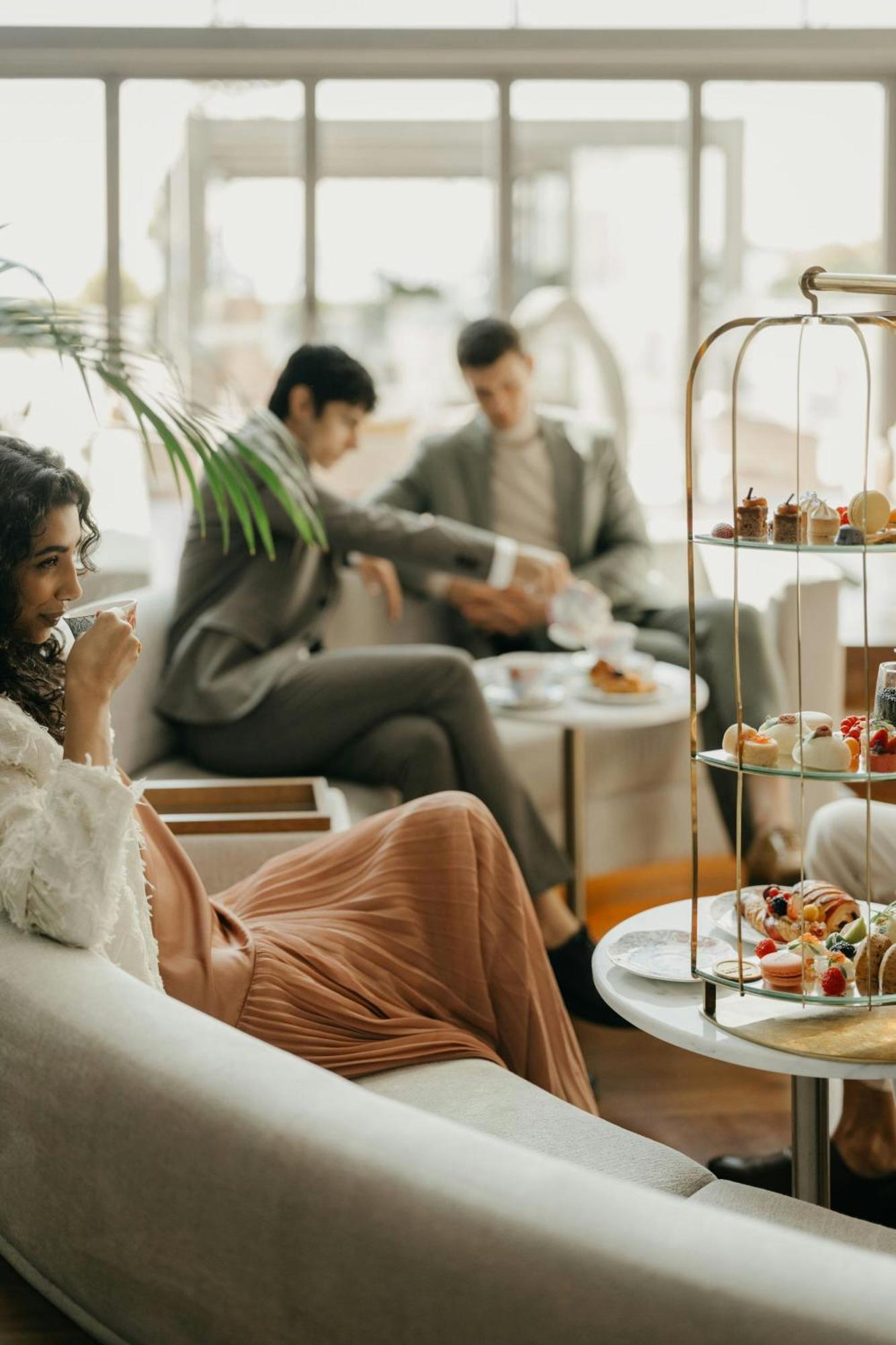 Jw Marriott Hotel Istanbul Marmara Sea Екстериор снимка Afternoon tea at the Mandarin Oriental, London