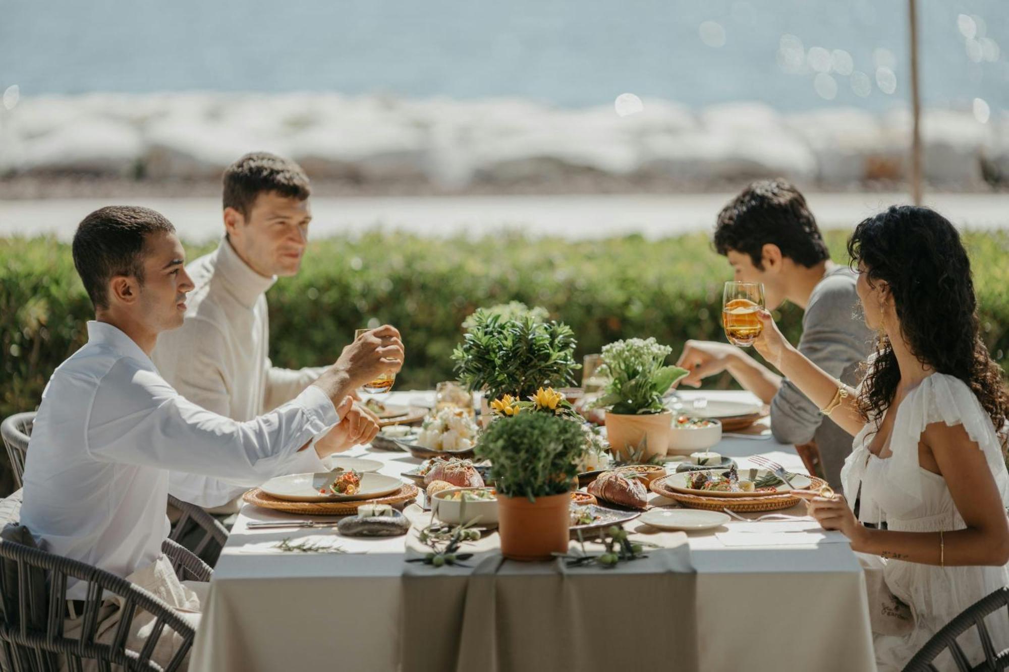 Jw Marriott Hotel Istanbul Marmara Sea Екстериор снимка A dinner party